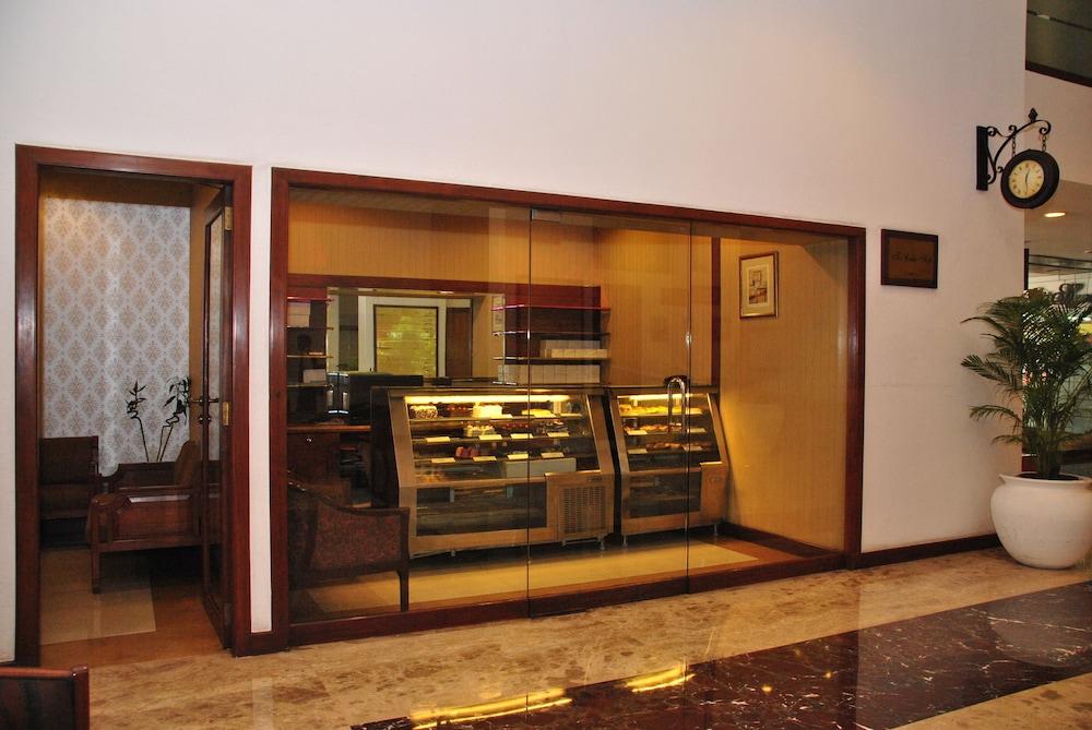 Hotel Aurora Towers Pune